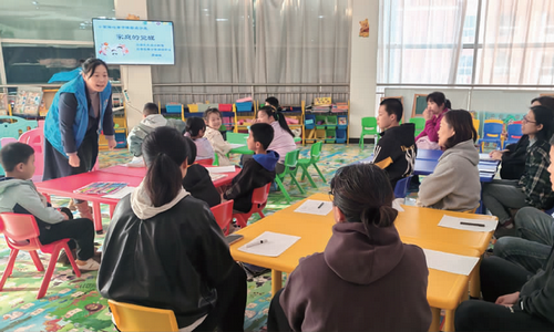并肩携手育桃李，共绘家校社同心圆